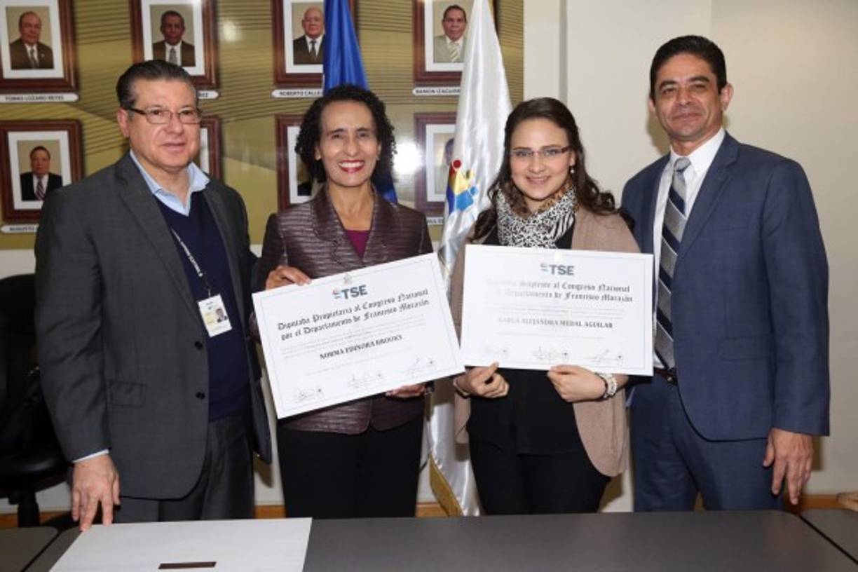 Entre los diputados suplentes también hay rostros frescos. Como el de Karla Medal, suplente de la doctora Edinora Brooks por el Departamento de Francisco Morazán.