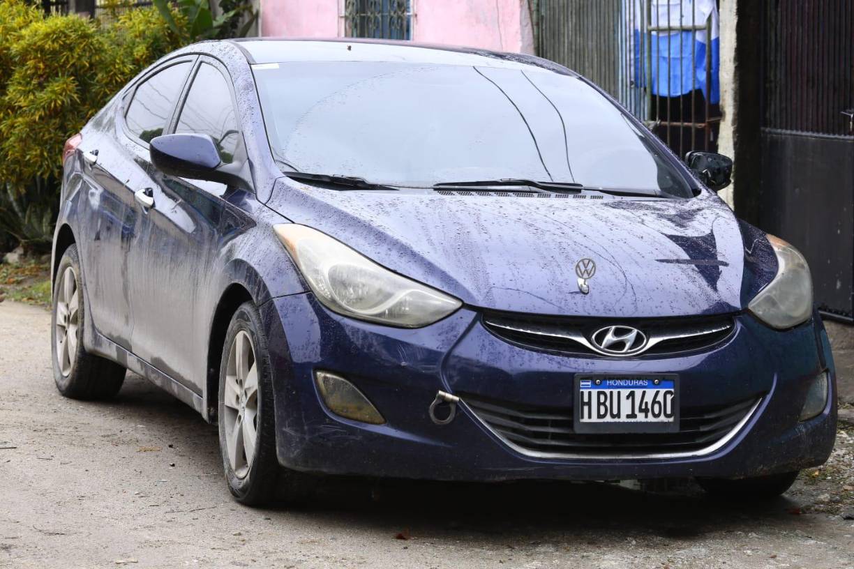 El carro estaba en la calle principal de la Rivera Hernández, a unas dos cuadras del parque central de dicho sector. 