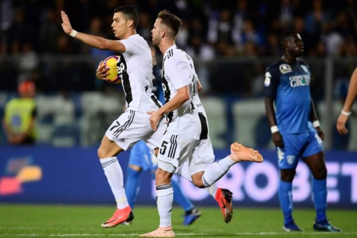 Sin embargo, todo cambió en el segundo tiempo, en el que el vigente campeón de Italia apretó con fuerza, encerró a los locales en su mitad de campo y dio la vuelta al marcador en el espacio de quince minutos, entre el 54 y el 69 gracias a dos goles de CR7.