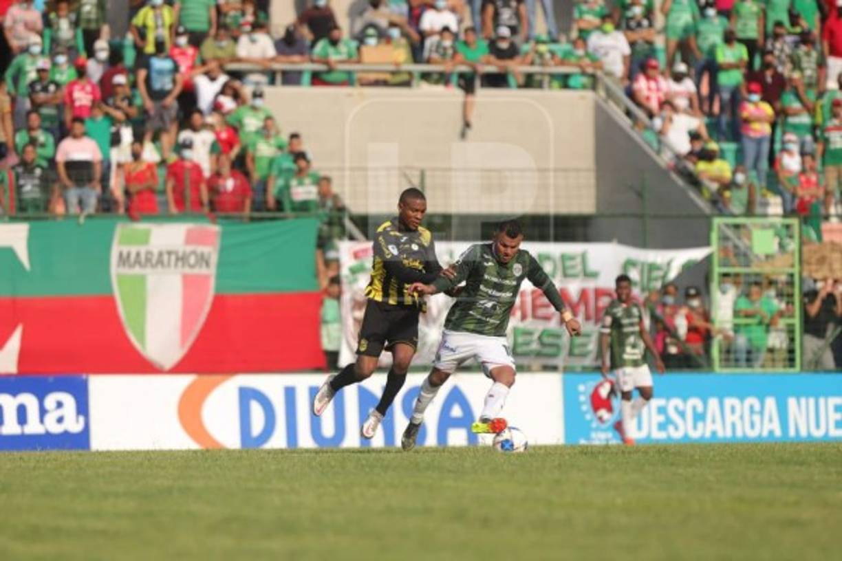 Mario Martínez con la camiseta del Marathón volvió a disputar un clásico sampedrano y no pudo destacar en el terreno de las acciones.