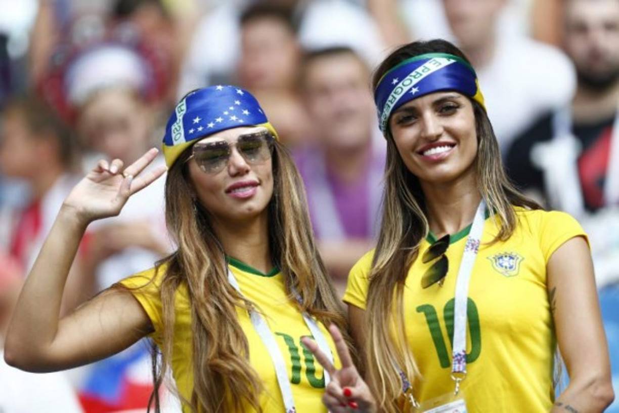 Las chicas brasileñas engalanaron las gradas del Samara Stadium. Foto AFP