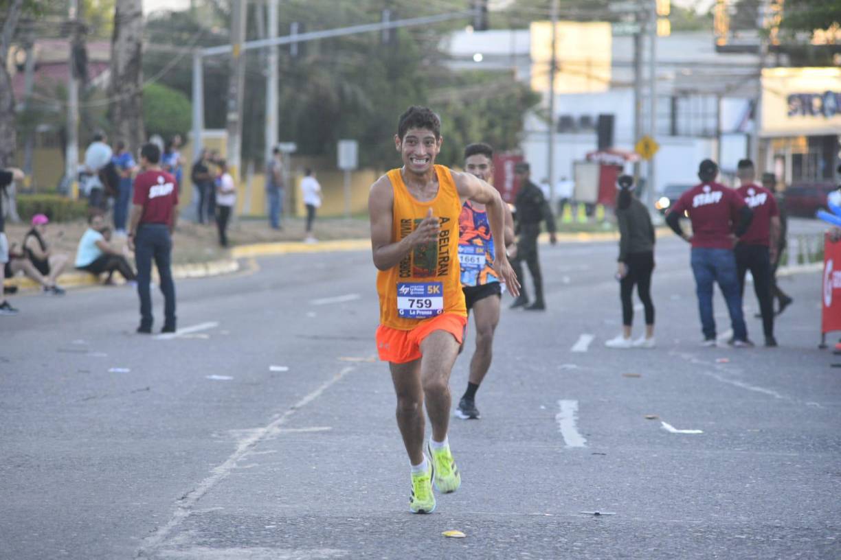 Este corredor dio todo de sí hasta llegar a la meta.