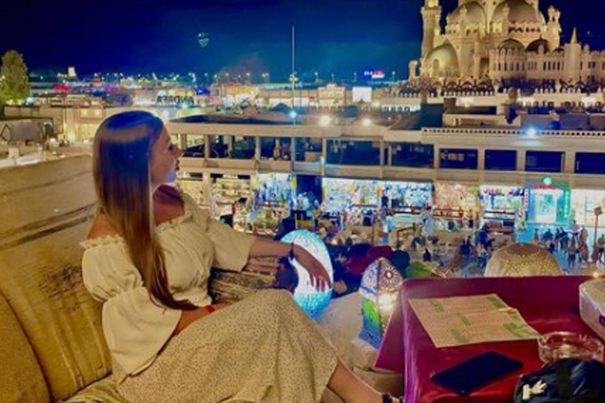 Muere influencer tras caer a un acantilado por tomarse una selfie