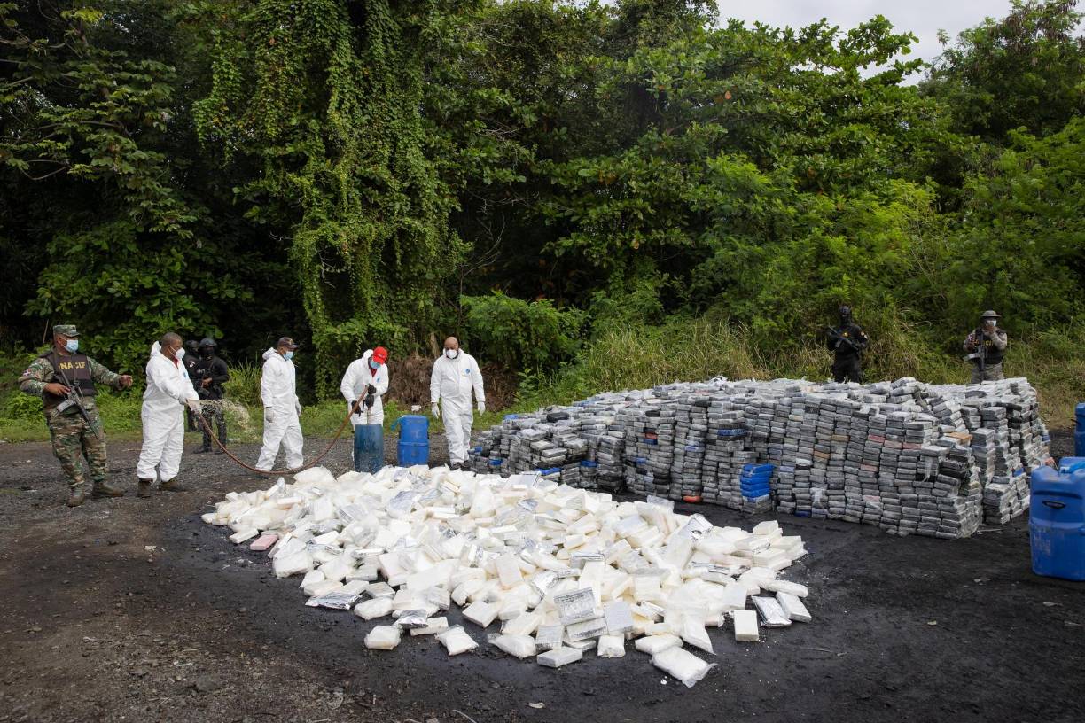La droga incinerada este lunes en República Dominicana. La sustancia ilegal llegó al país caribeño procedente de Puerto Cortés, Honduras. 