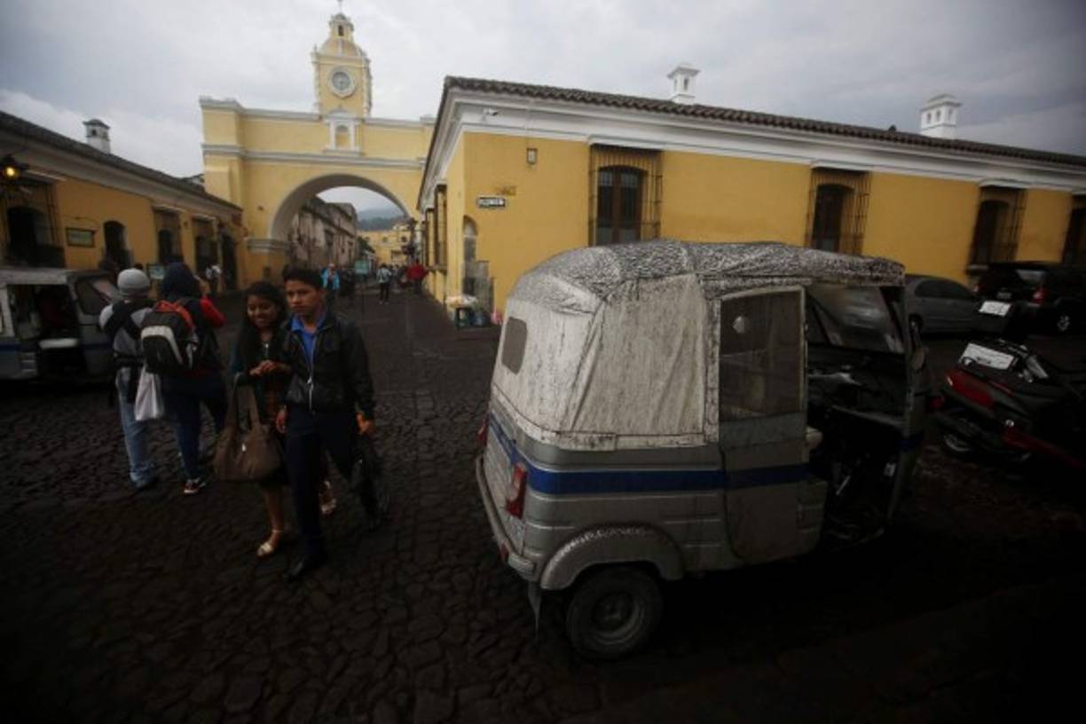 En su primera erupción del año, el pasado 1 de febrero, el volcán estuvo 20 horas en actividad, tiempo durante el cual expulsó flujos de lava y causó actividad sísmica y explosiones.
