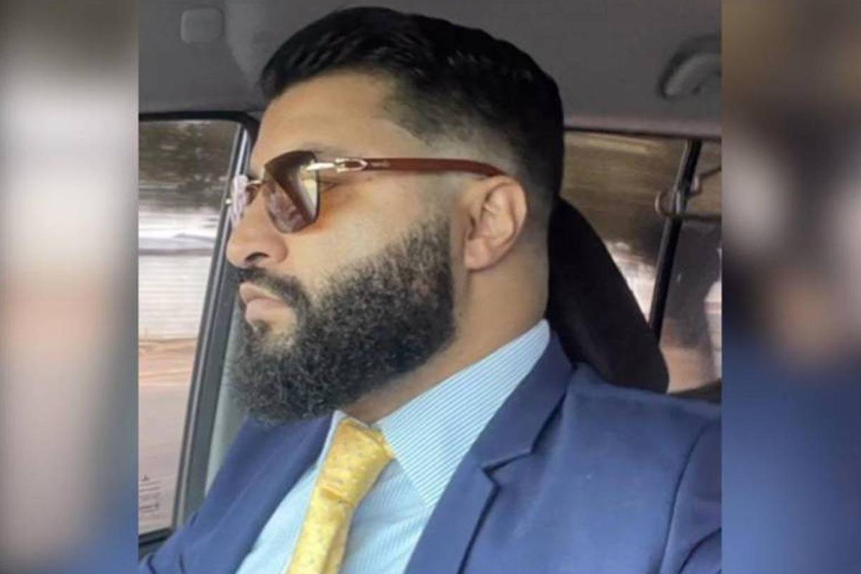 Tiene una niña y un niño. 