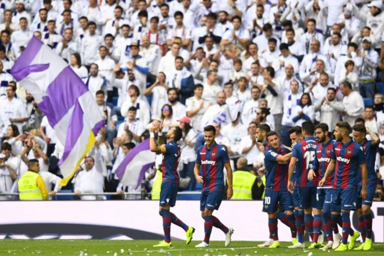 Los jugadores del Levante celebrando el primer gol contra el Real Madrid obra de José Luis Morales. Foto AFP
