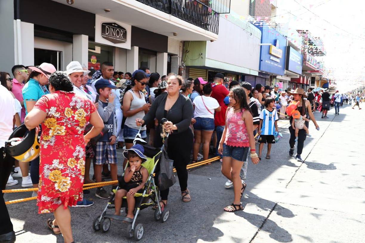 De cuerdo al programa, durante la semana se desarrollaron varios carnavalitos.