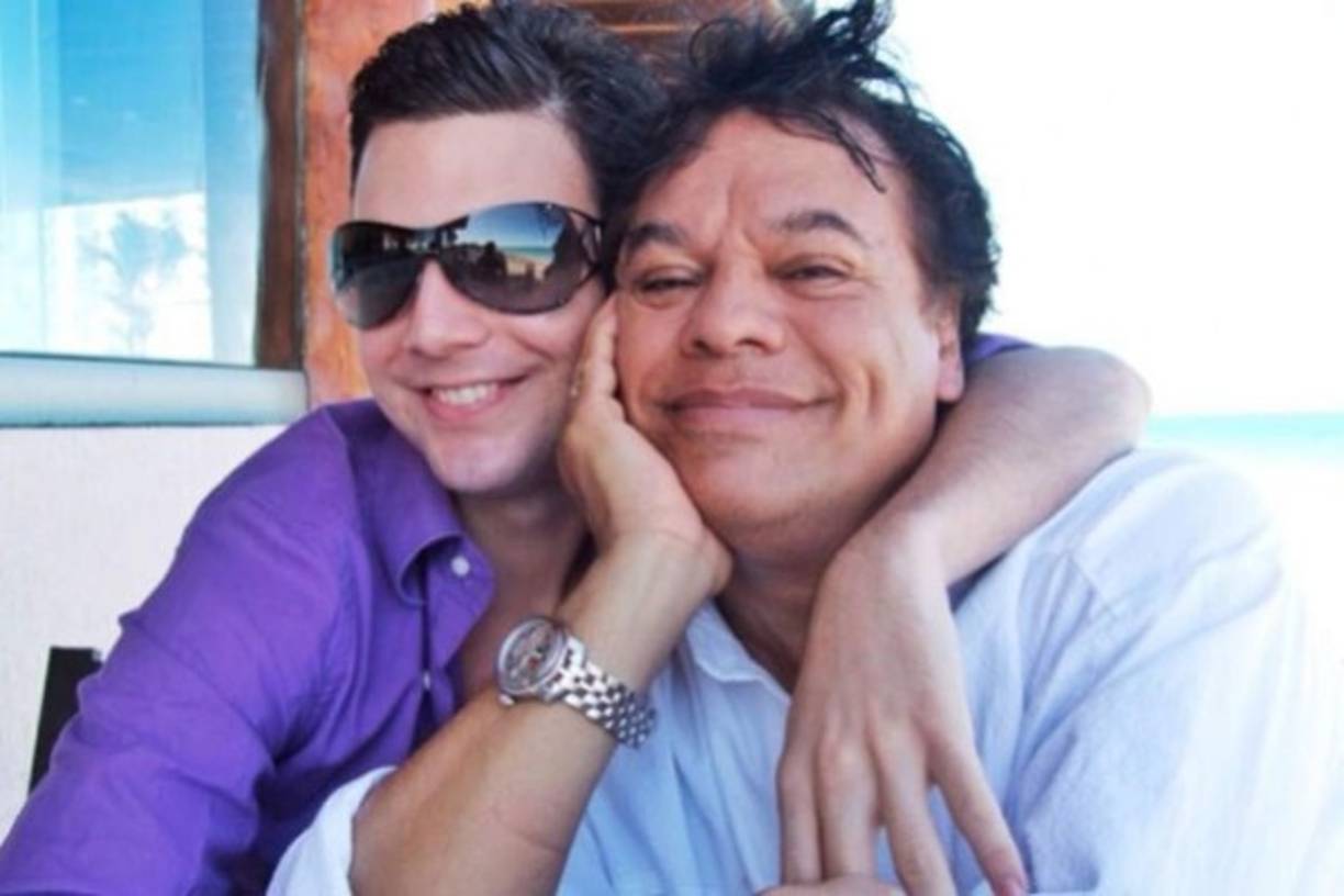 Jas Devael aparece en muchas fotos con el gran artista mexicano que aunque nunca se declaró gay tampoco ocultó sus preferencias sexuales.