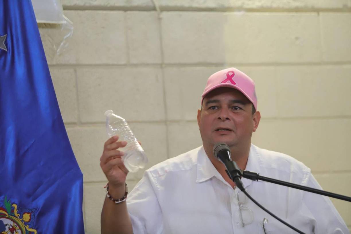 Los reportes del 911 indicaron que el edil, junto a sus guardaespaldas, fue interceptado por cuatro motociclistas armados, quienes abrieron fuego en contra del funcionario.