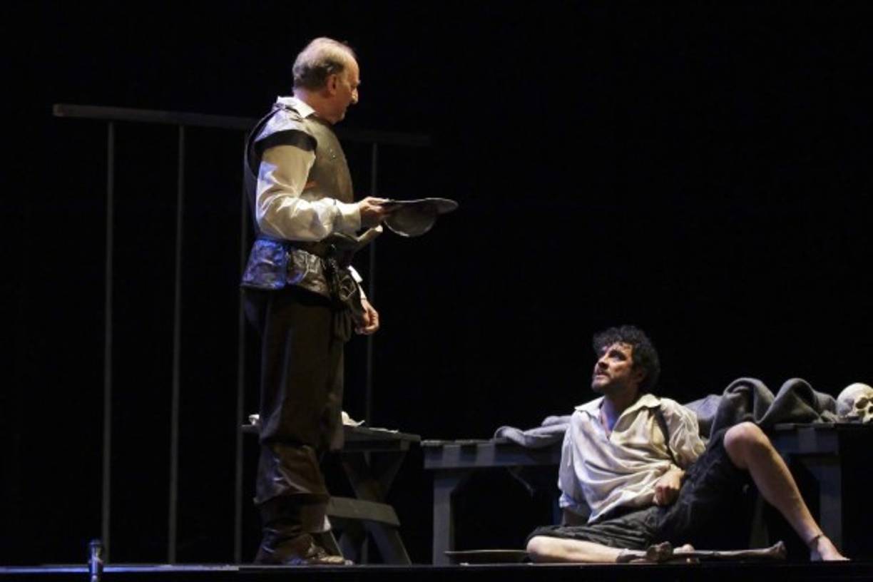 El actor José Manuel Seda y Pedro Miguel Martínez durante su actuación en 'Los Espejos de Don Quijote'. EFE