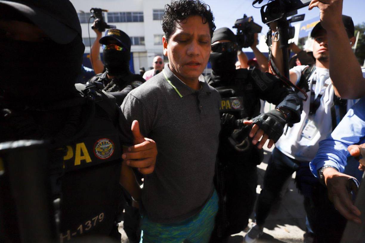 Continuó explicando que había optado por un procedimiento abreviado y que aceptaba las consecuencias de sus actos. “Vamos a estar un tiempo guardado. Lo que pasa es lo mejor para mí, siempre lo he pensado así. En este momento estoy agradecido con Dios.”