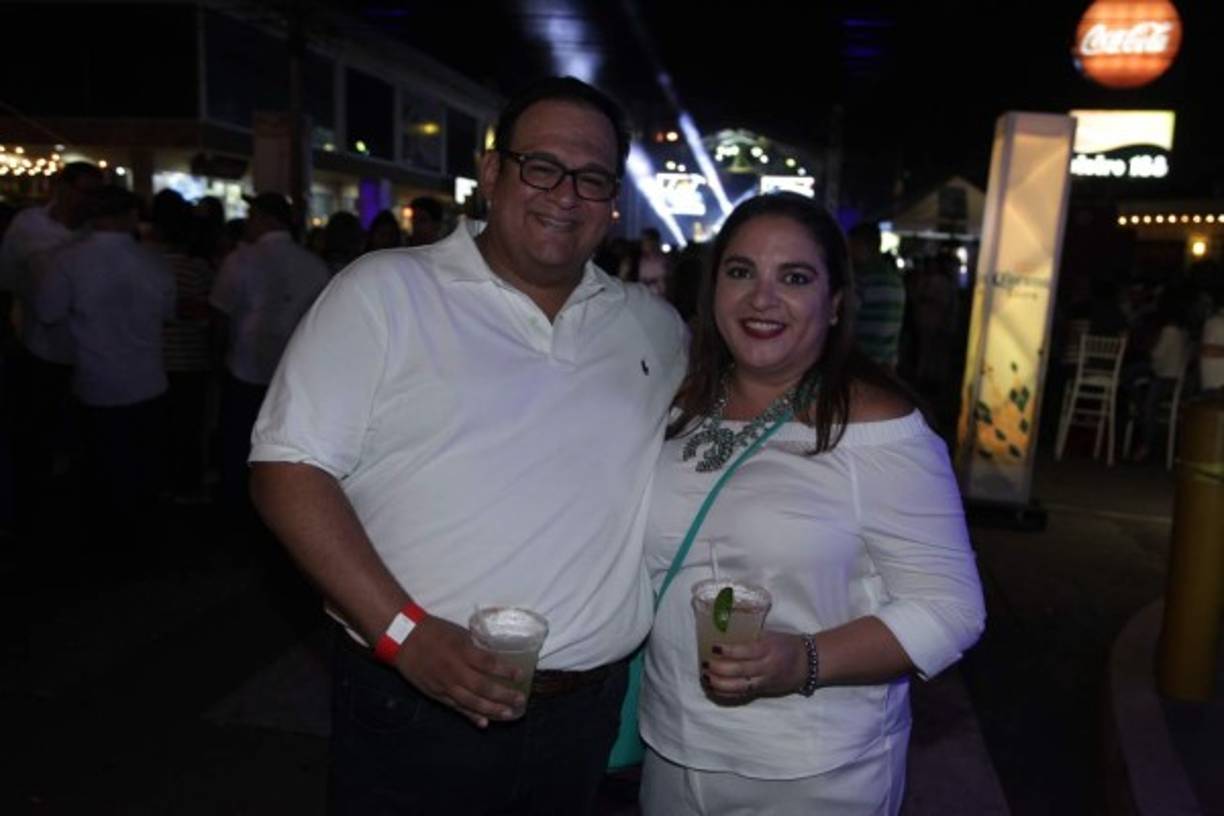 Carlos y Cinthia Crespo.