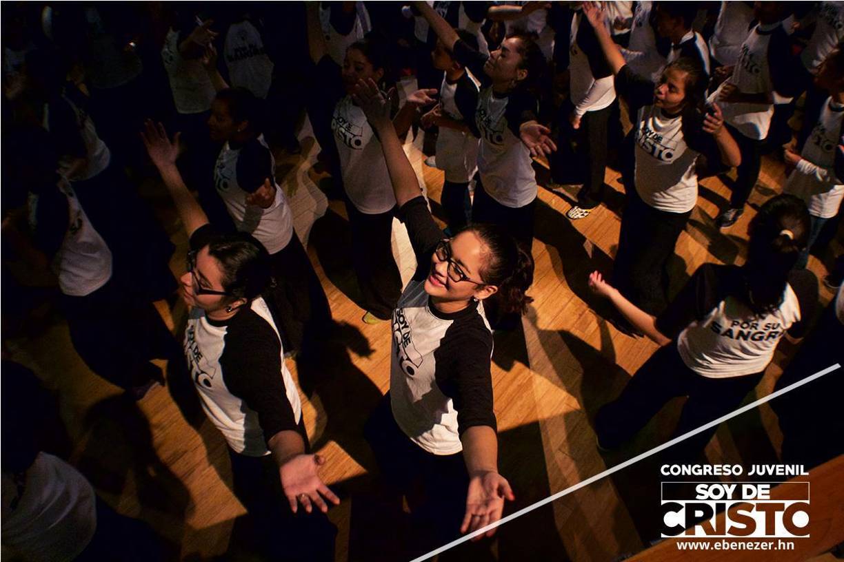 Por su Sangre fue el primer congreso de “Soy de Cristo”, evento que se desarrolló en el 2015. Inspirados bajo el versículo de Efesios 1:7 En él tenemos la redención mediante su sangre, el perdón de nuestros pecados, conforme a las riquezas de la gracia.