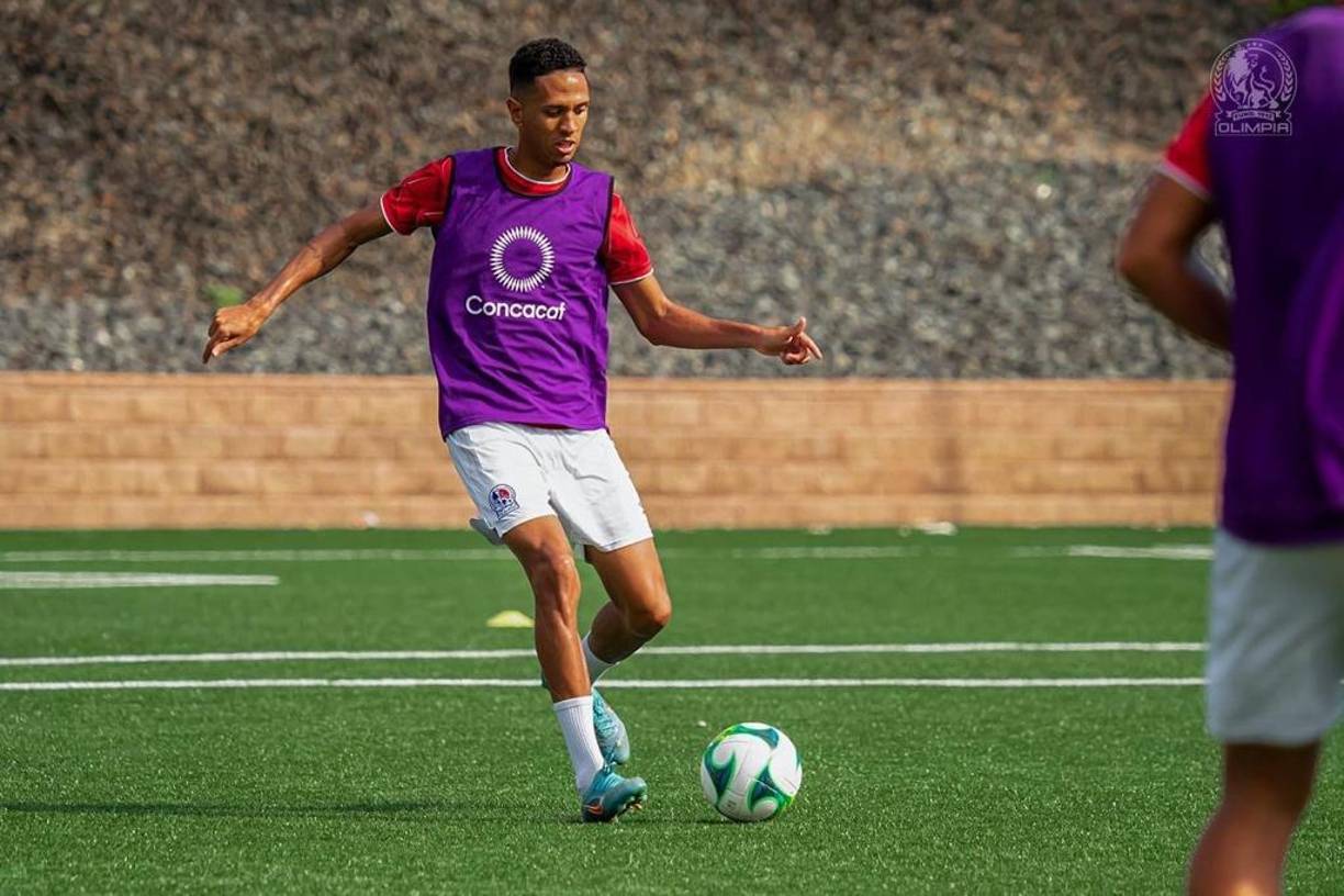 Yan Maciel - El brasileño ha caido como anillo en dedo en el equipo más ganador del fútbol hondureño en sus primeros partidos ha anotado dos goles.