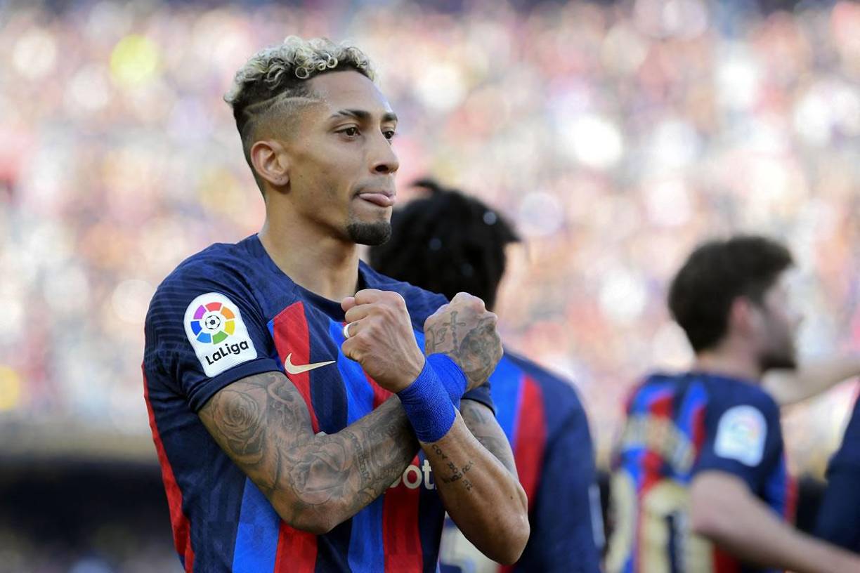 Secuencia de la celebración de Raphinha tras su gol que le dio la victoria al Barcelona ante el Valencia.