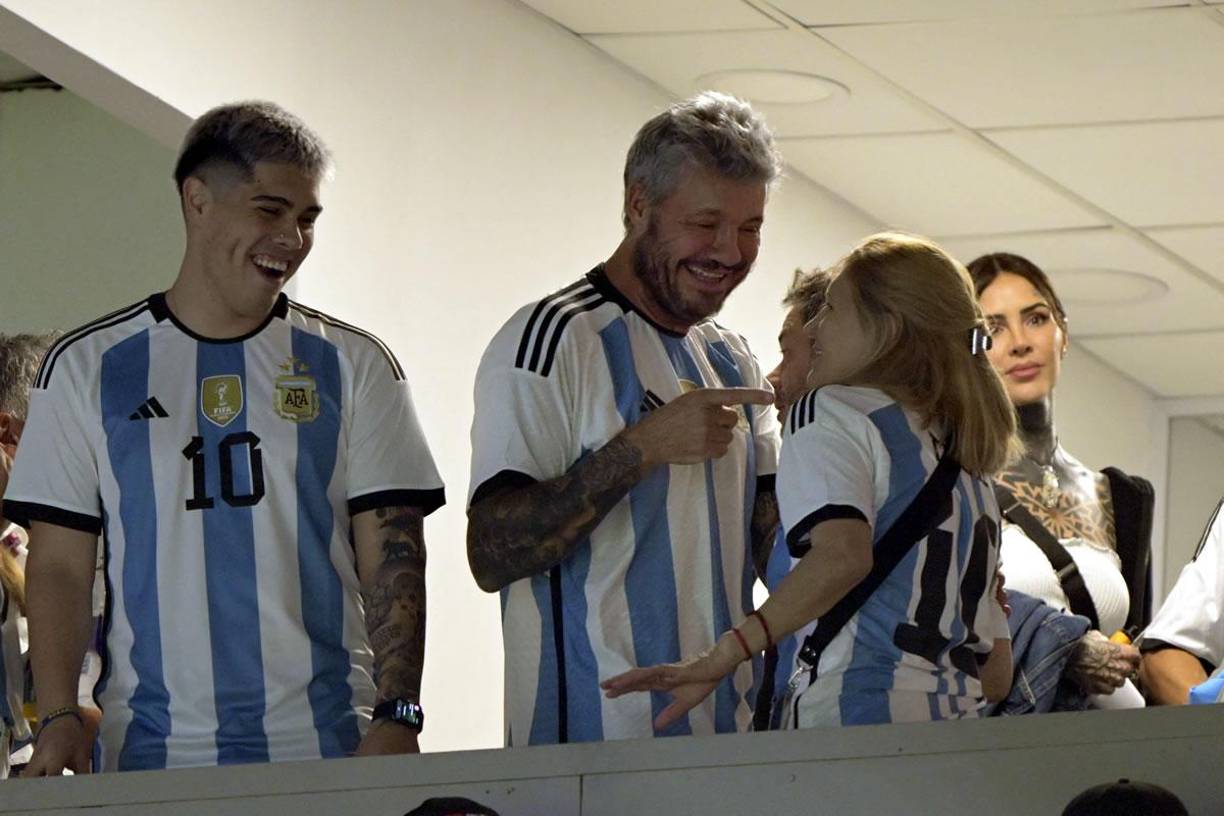 El presentador, empresario y dirigente deportivo Marcelo Tinelli compartió en el palco con la mamá de Lionel Messi, Celia Cuccittini.
