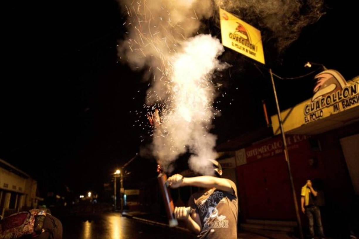 En medio de tañidos de campanas, detonaciones de morteros caseros y disparos de fusil, vecinos de Masaya revelaron en las redes sociales que drones y una avioneta sobrevuelan la localidad.