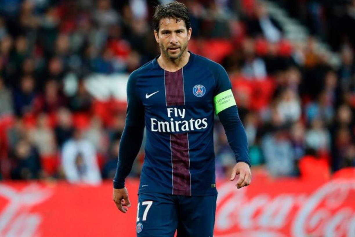 2. Maxwell (Ajax, Inter, Barcelona, PSG) 37 títulos.