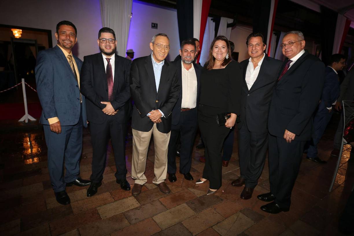 <i>Marco Tulio Rodríguez, Rumy Bueso, Rodrigo Wong Arévalo, Marlon Lara, Karina de Lara, Mario Canahuati y José Luis Moncada</i>