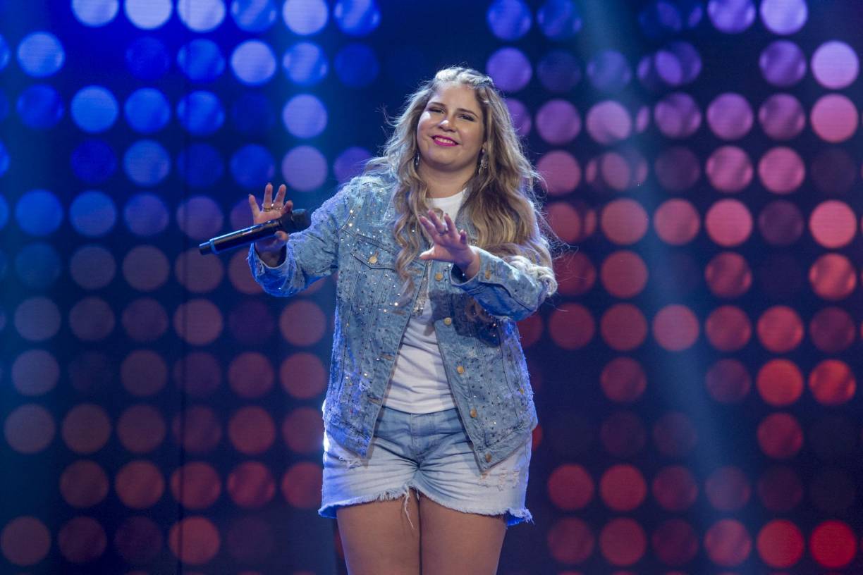 Pero además del aplauso del público, Mendonça, muchas veces comparada con Adele por su portentosa voz, también tuvo el beneplácito de la crítica. 