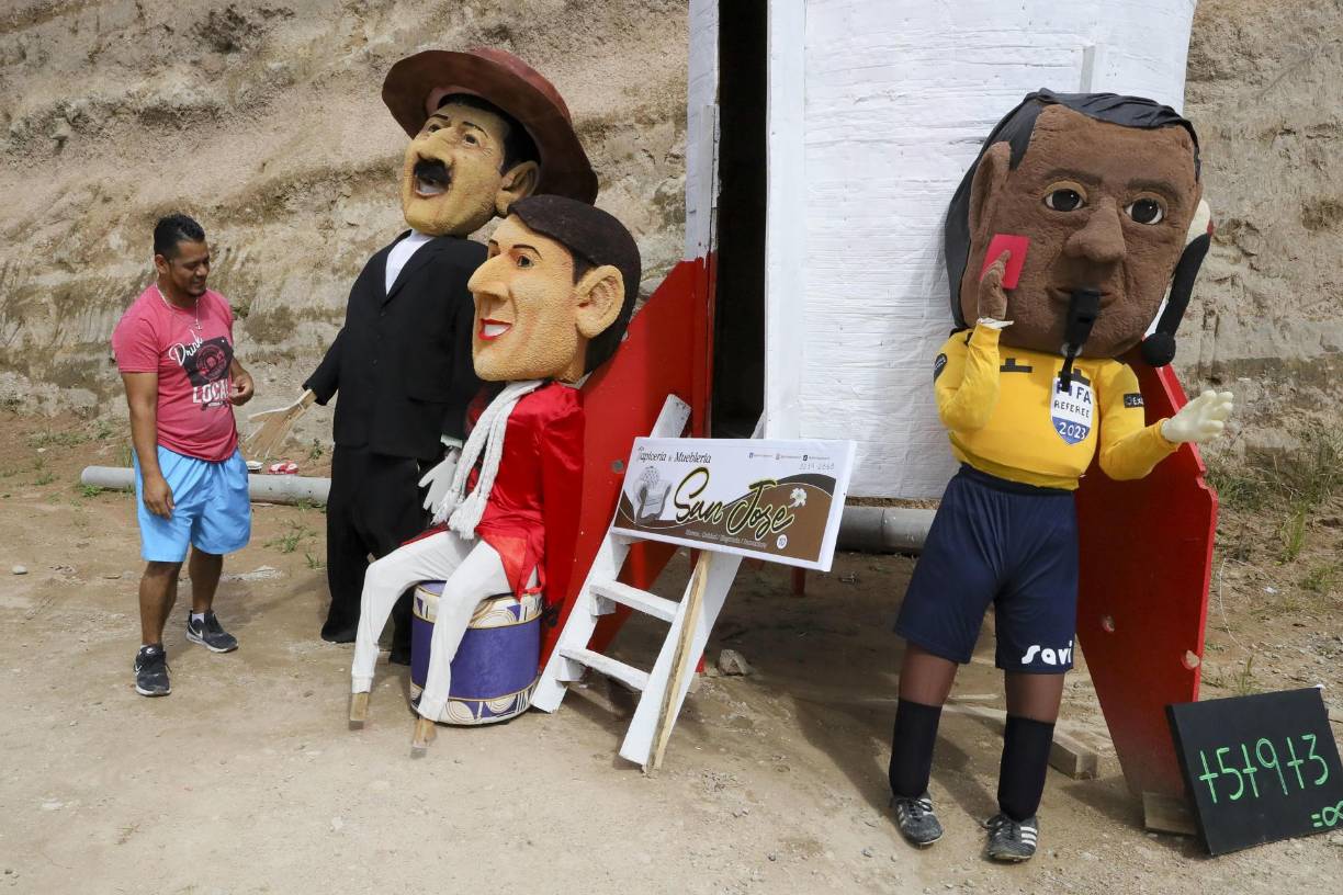 Los personajes escogidos por Lagos son Castro, el expresidente Zelaya y Bartón.“Nosotros siempre salimos con algo bien peculiar con los gobernantes de este país. Con todo respeto, este año tenemos a Xiomara y a Mel (Manuel), la pareja presidencial”, dijo Lagos mientras mostraba los tres monigotes elaborados con otros de sus compañeros de la mueblería.