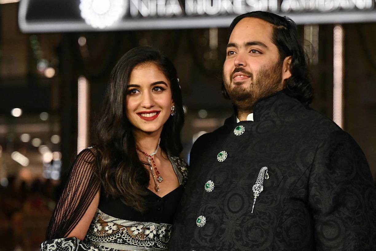Radhika Merchant, hija del industrial indio Viren Merchant, es la novia de toda la vida del heredero de 29 años, hijo de uno de los 10 hombres más ricos del mundo, con una fortuna que supera los 110.000 millones de dólares, según la lista Forbes.