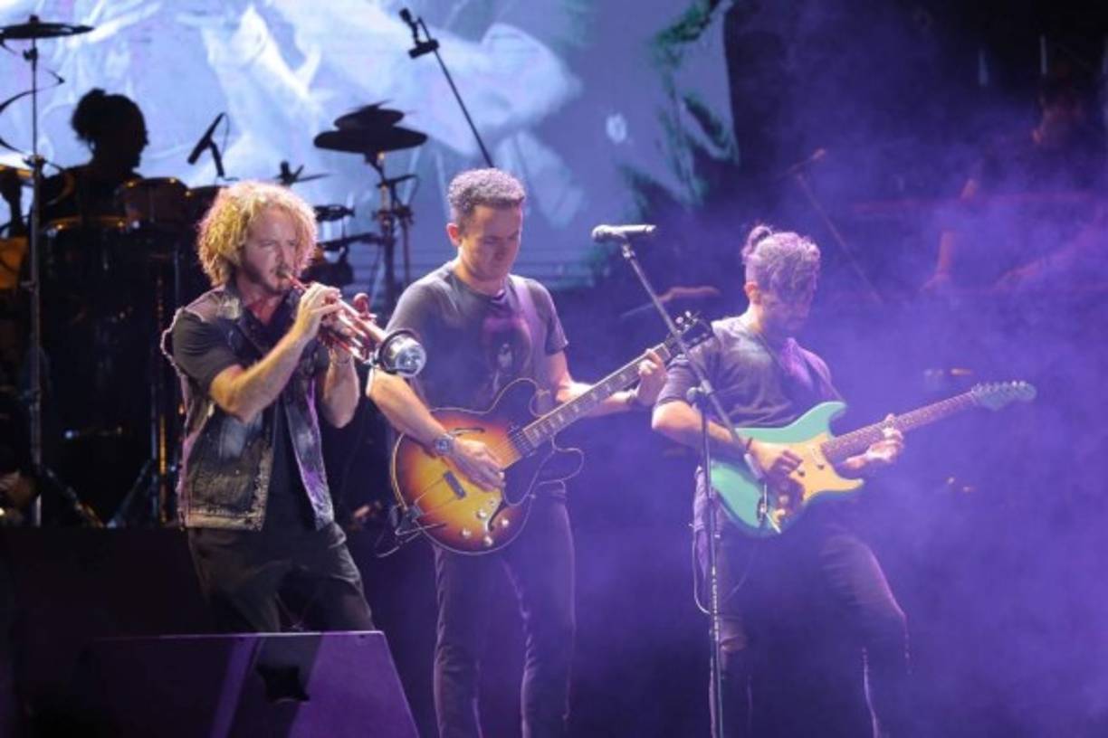 Fonseca también presentó su nuevo material 'Por pura curiosidad' , con un sonido contagioso en el que fusiona diversos ritmos colombianos.<br/>