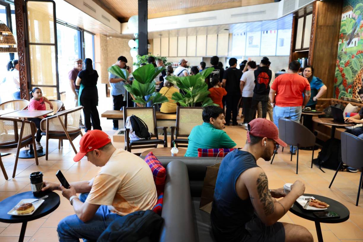 Cabe señalar que, Starbuck mencionó en sus redes sociales que el premio será una bebida a la semana, acumulando 52 al año y los otros premios se darán bajo la dinámica de una ruleta.