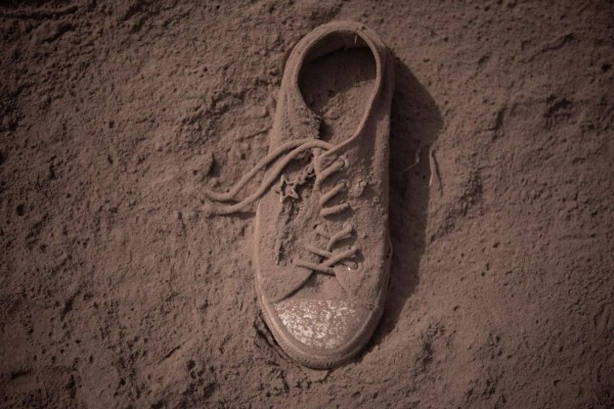 'Yo solo pido que nos den tiempo a todos para que podamos reconocer nuestros cadáveres, porque yo aunque sea los huesitos de mi gente quiero.... les pido por favor que desentierren a toda la gente que falta', dice la tía de los niños, Eva Ascón, a medios locales.