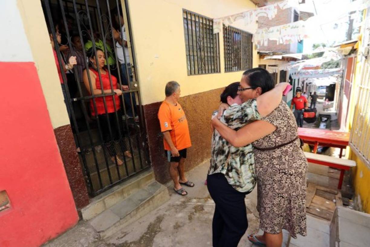 Ninguna comunicación hay de la presentadora de Suyapa TV, Paola Paz, el llanto y la conmoción se apoderan de familiares y amigos.