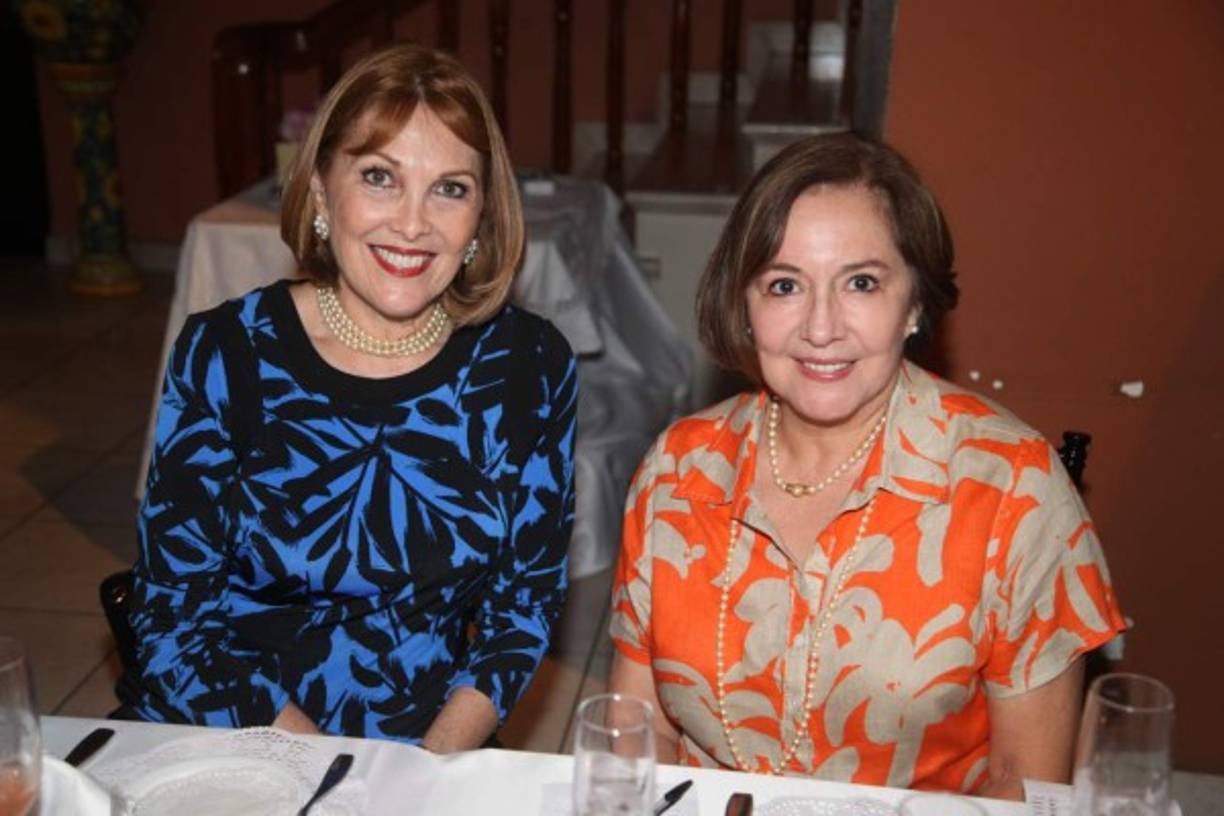 Zobeida Saybe y Norma D’Arcy.