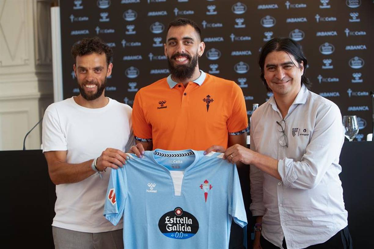 OFICIAL / Borja Iglesias fue presentado como nuevo jugador del Celta: “Me siento muy agradecido por el recibimiento, el cariño, la cantidad de mensajes que me llegan por redes sociales y por la calle. Creo que todos estamos en sintonía”.
