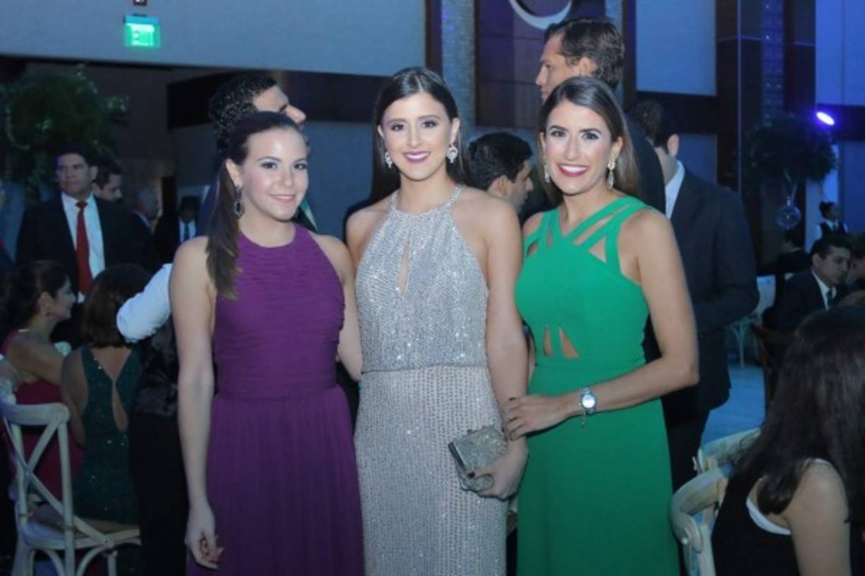 Steph Berkling, Denisse Chinchilla y Sophie Andonie.