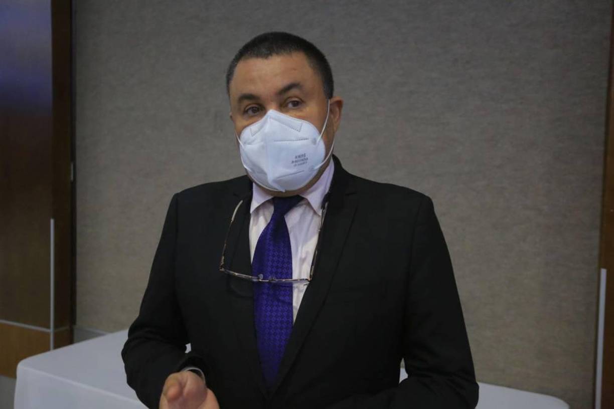 En varias ocasiones fue encañonado por los asaltantes, les rogó por su vida y la de su familia, así fue la horrible experiencia del doctor y diputado Carlos Umaña luego de ser robado dentro de su propia casa en San Pedro Sula.