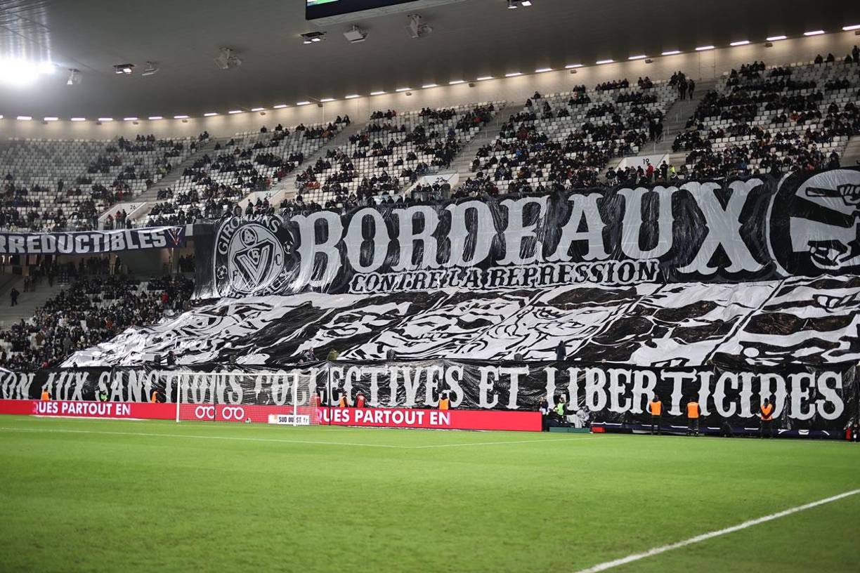 La afición del Burdeos disfrutó del partido que brindó Alberth Elis frente al Lyon.