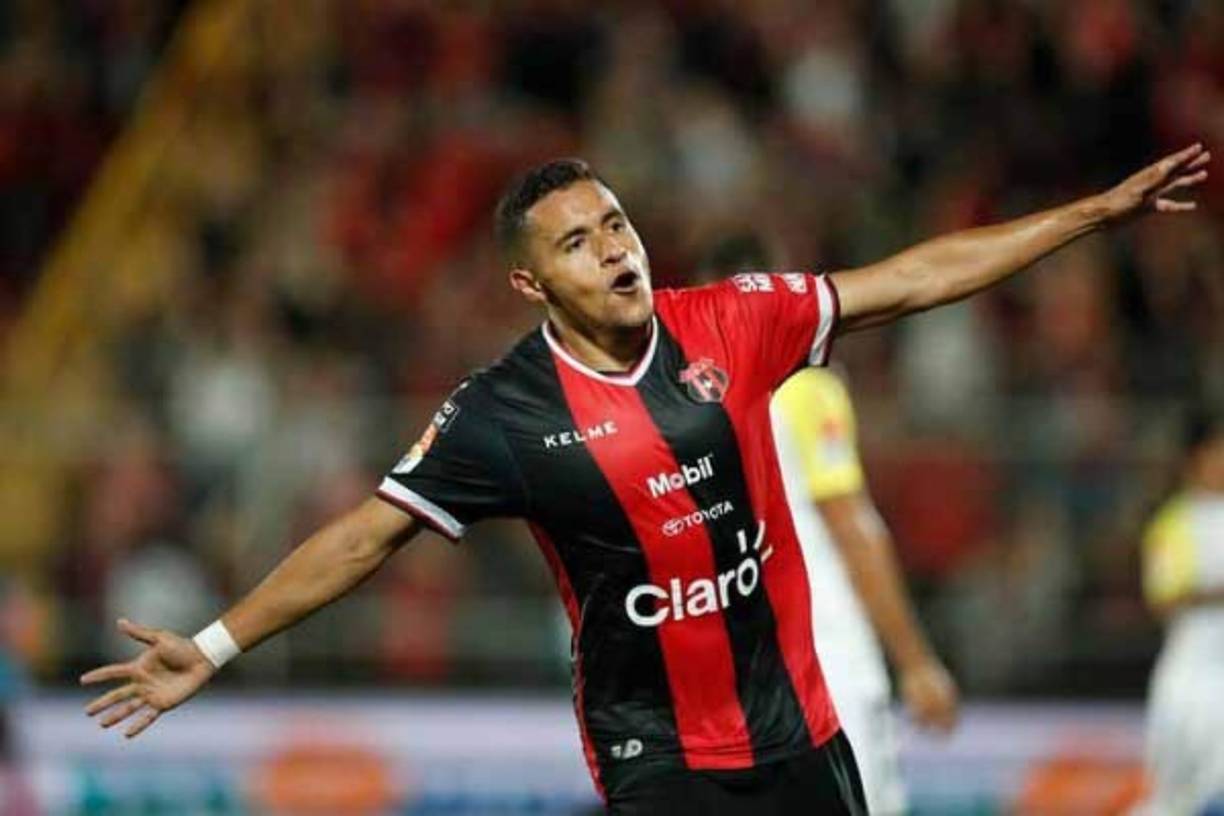 Roger Rojas: El delantero hondureño ha sido vinculado en las últimas horas al club Antofagasta de Chile, pero finalmente en suelo chileno informan que se vino abajo la negociación. Por ahora el jugador sigue en la Liga Deportiva Alajuelense.