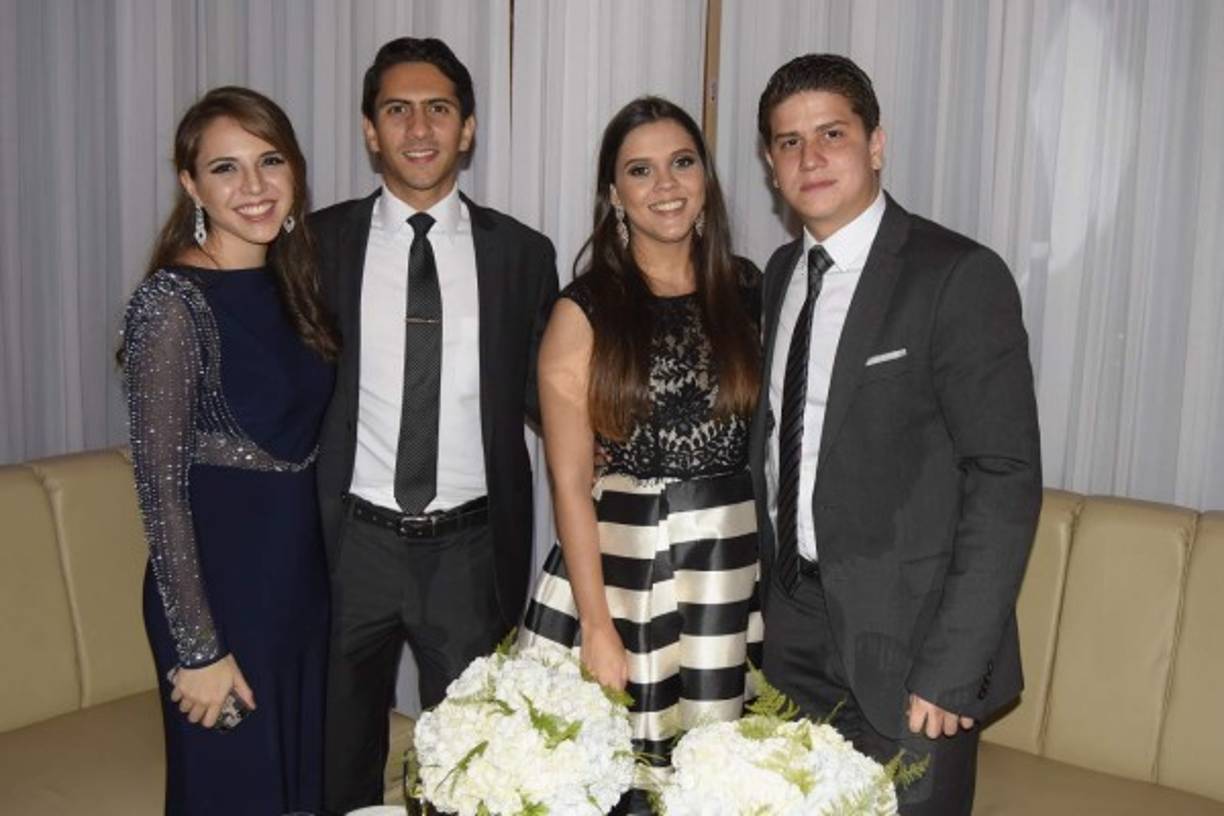 Marce Barralaga, Orlando Martínez, Ana Cáceres y Chris Gamero.