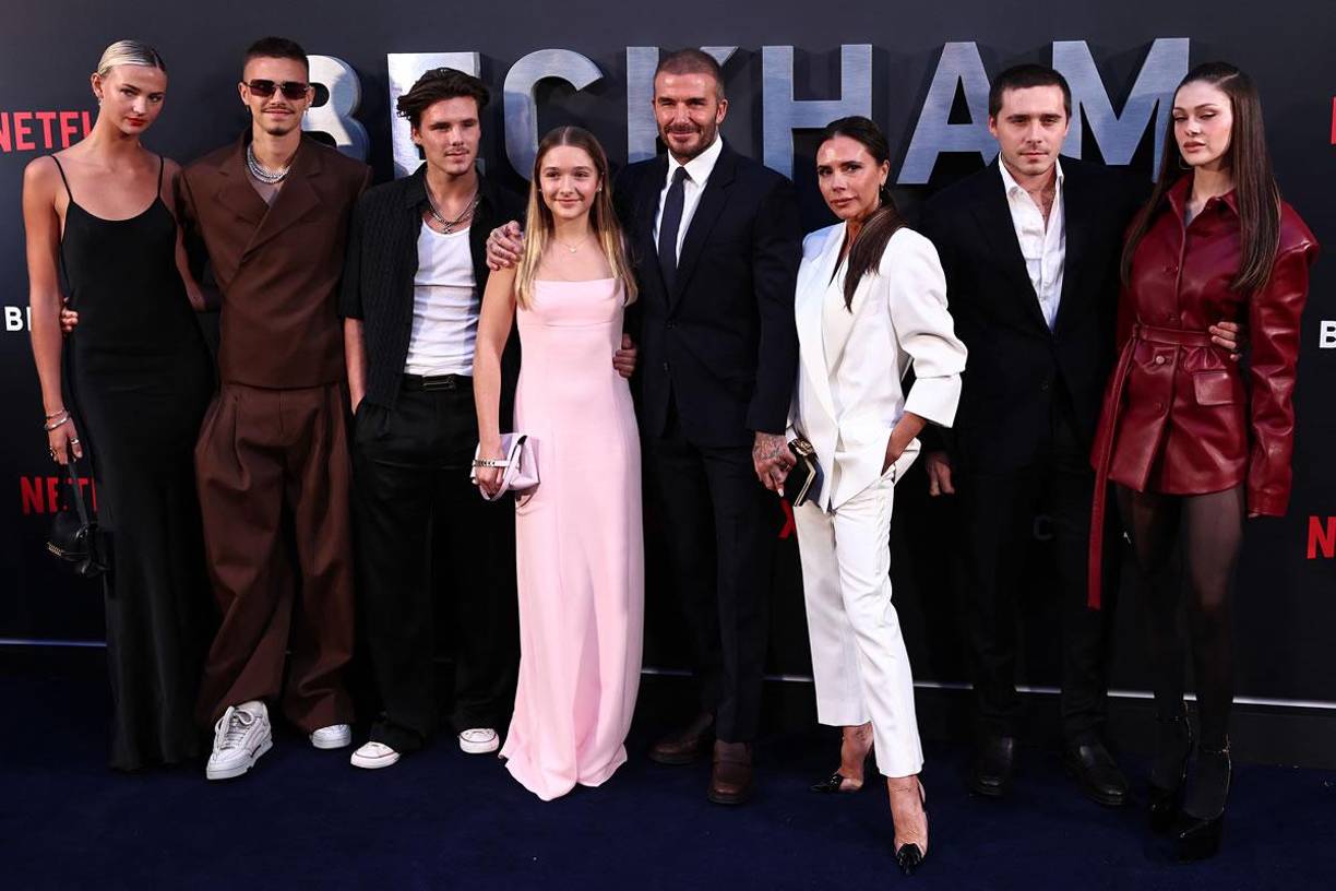 David y Victoria Beckham se conocieron en los años 90 y llevan 23 años de casados. Son una de las parejas más poderosas del mundo y juntos tienen cuatro hijos. 