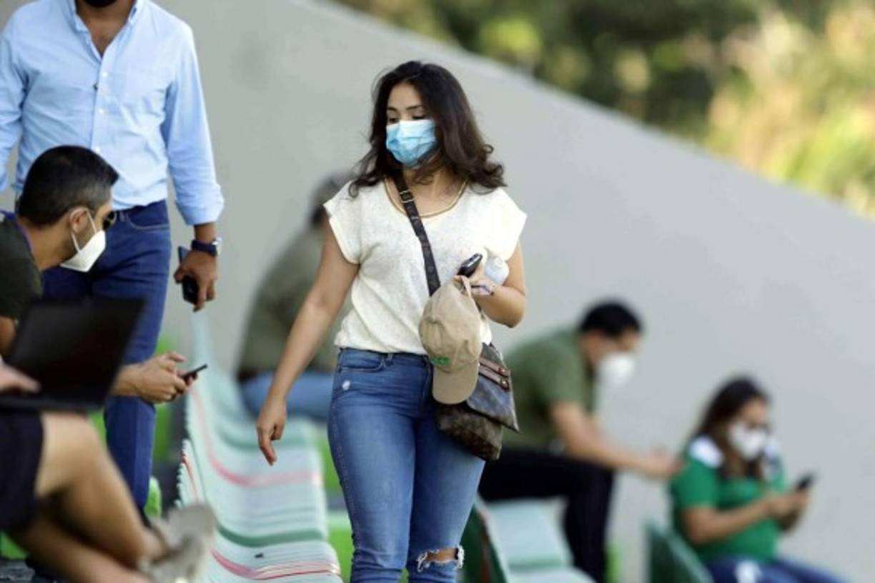 Esta guapa mujer estuvo en el sector de silla del estadio Yankel Rosenthal.
