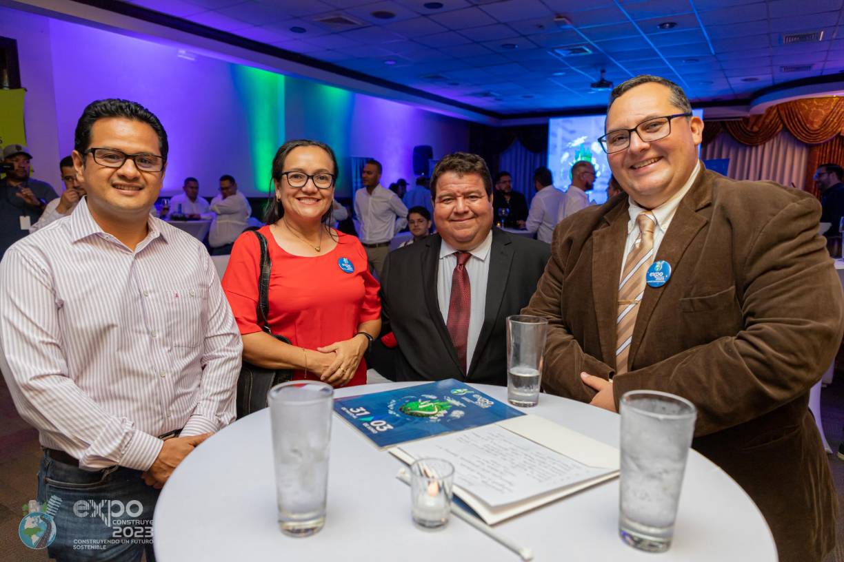 José Avilez, Perla Fernández, Roberto Johnson Brito y Juan Pablo Hernández.