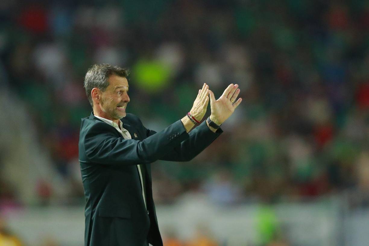 La destitución del estratega argentino también se puede leer como la toma del poder de Juan Carlos Rodríguez, el primer comisionado presidente de la Federación Mexicana de Fútbol (FMF), que lleva menos de un mes en el cargo.