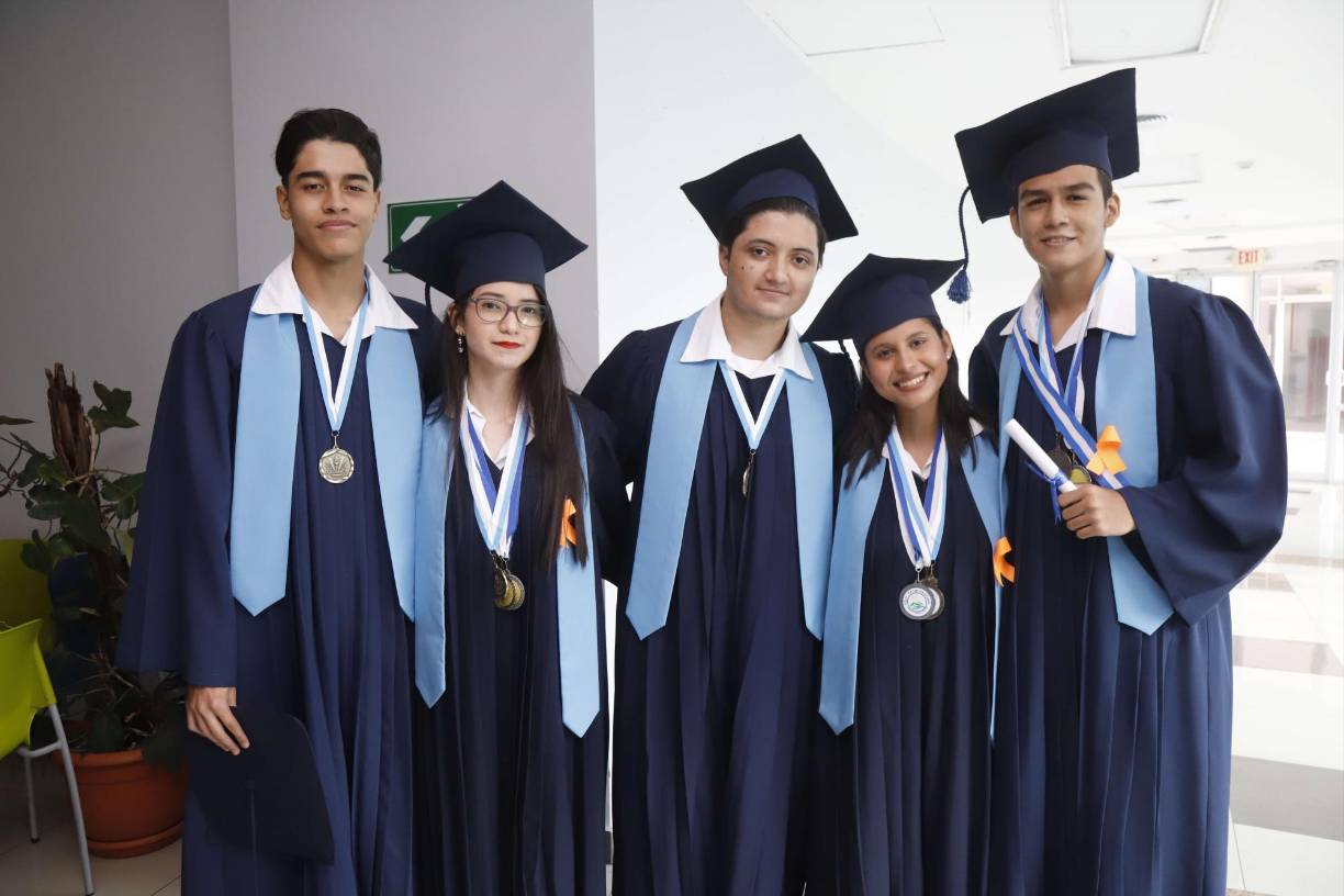 Javier Lagos, Kaylee Fu, Stefano Maradiaga, Dariela Pavón y Luis Antúnez