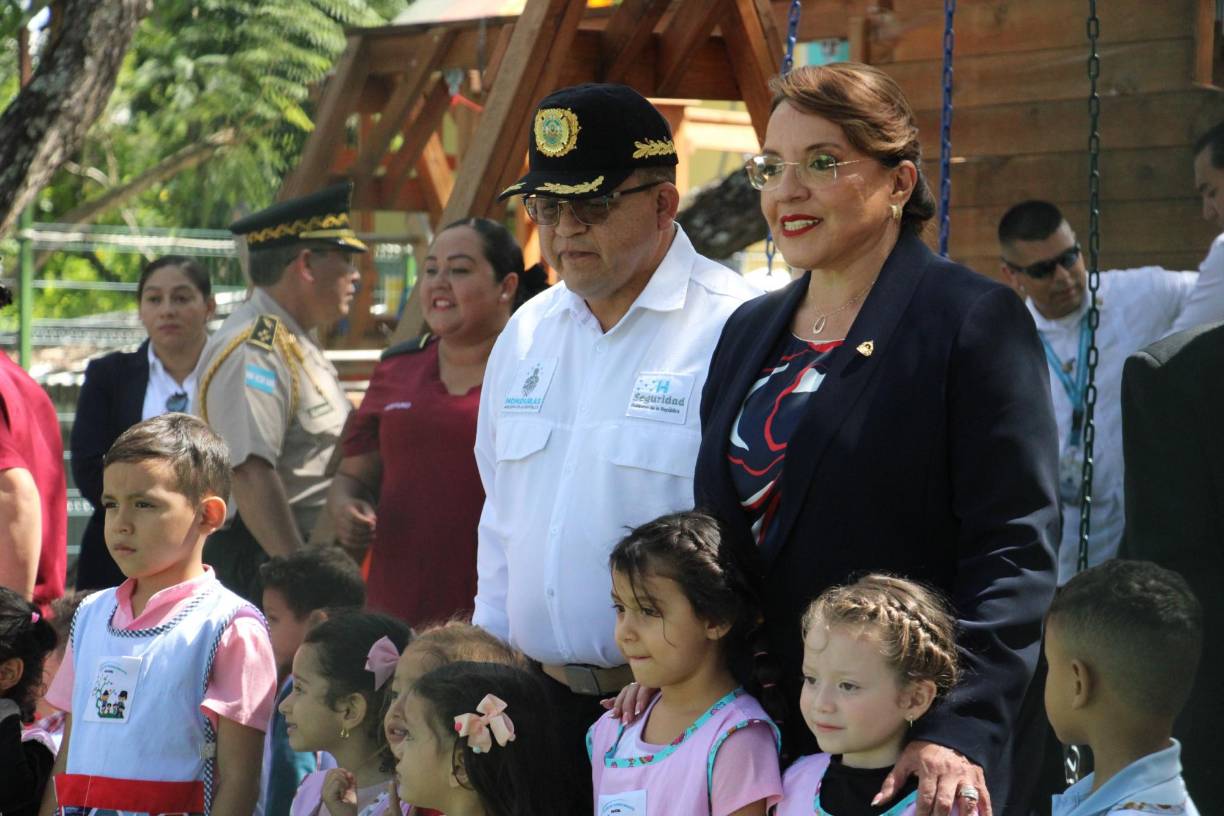 “Démosle confianza al pueblo hondureño en este proceso electoral, démosle seguridad de que estas nuevas elecciones llevarán un sello de seguridad de confianza para que estás próximas elecciones se respete el voto del pueblo hondureño en el 2025, que yo espero y confío que sea de esa manera y que sea para bien del pueblo hondureño”, concluyó.