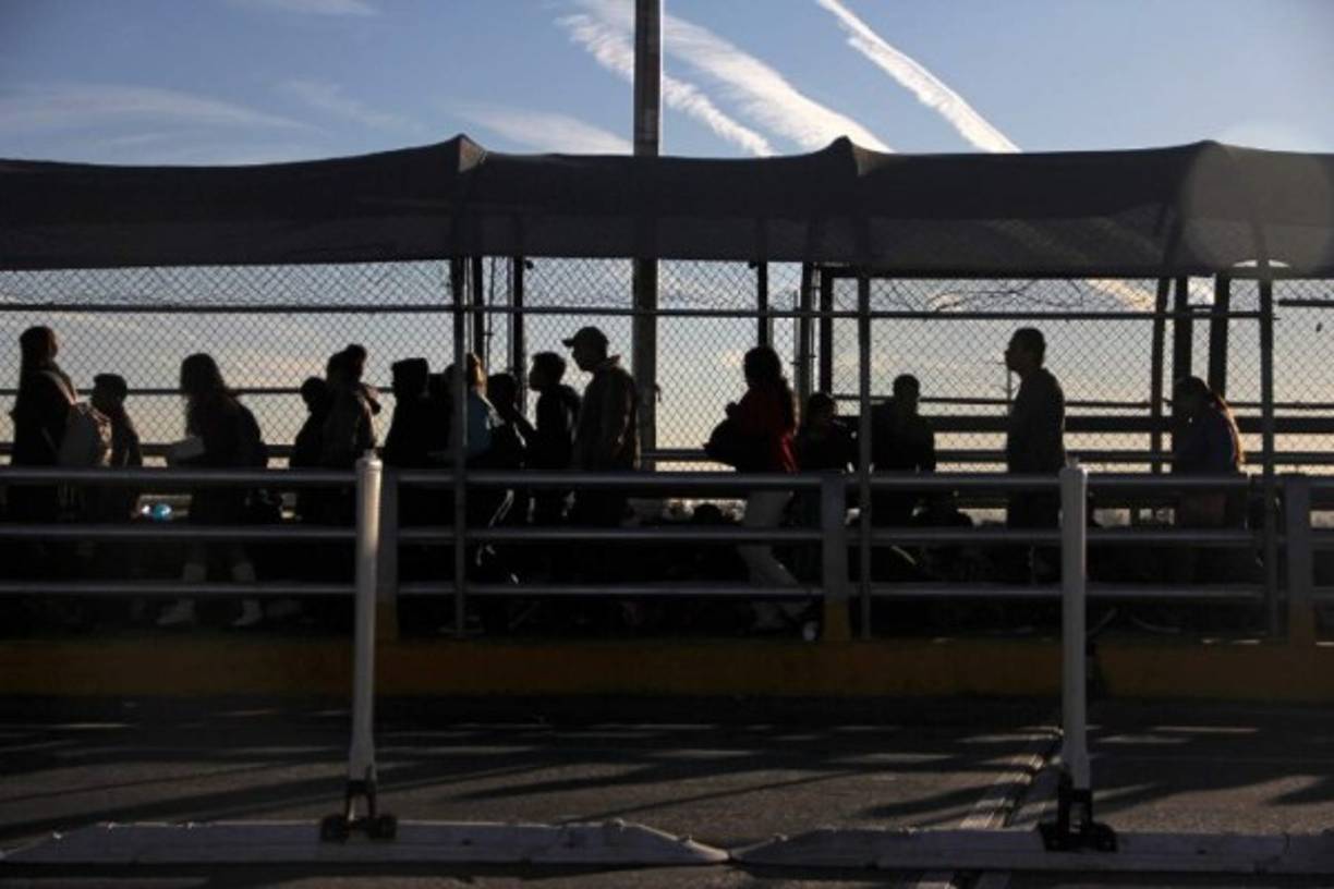 Trump advirtió este miércoles que triplicaría el número de tropas en la frontera, hasta 15,000, para evitar el ingreso de las caravanas de migrantes que marchan hacia EEUU.