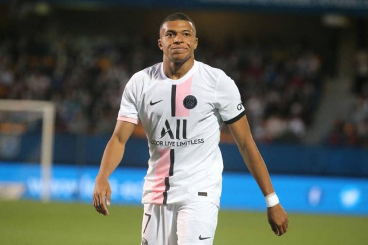 Según L'Equipe, la renovación de Mbappé sigue siendo una prioridad en el PSG pese a la inminente llegada de Lionel Messi.