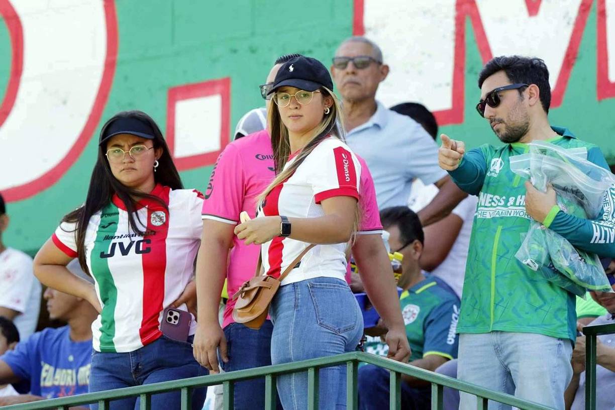 Esta otra bella aficionada del Marathón cautivó en el Yankel.