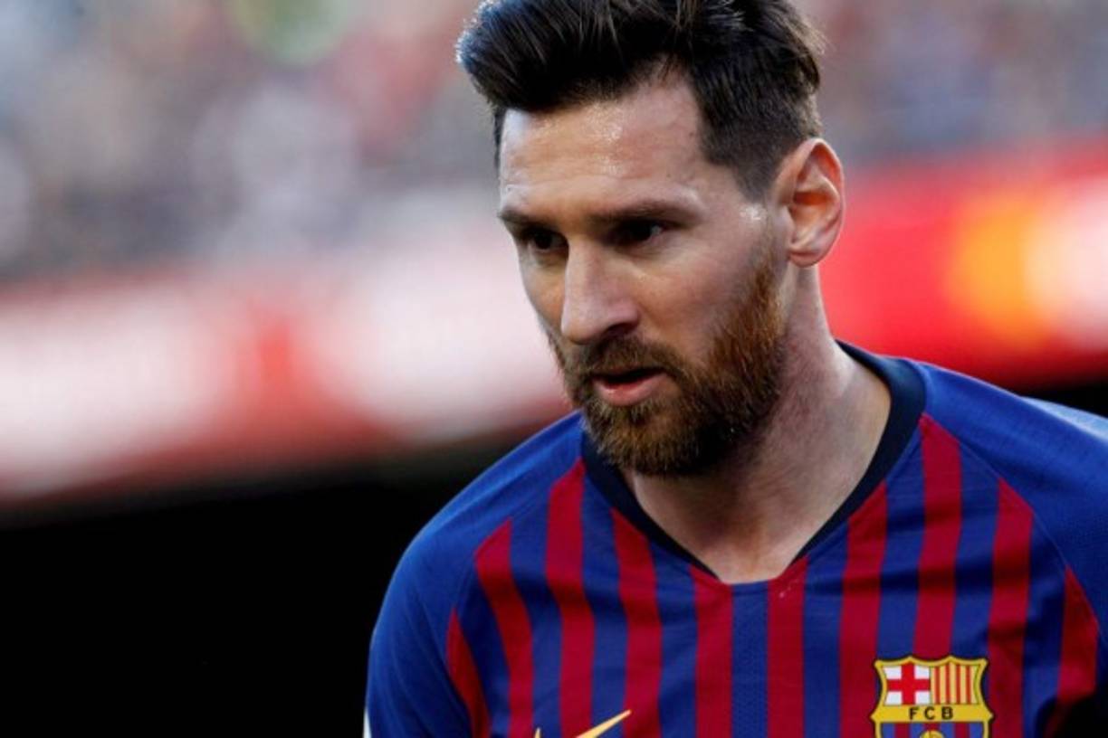 Lionel Messi reapareció tras varias semanas fuera de la cancha y marcó dos goles, pero al argentino se le mostró decepcionado por la derrota ante Real Betis.