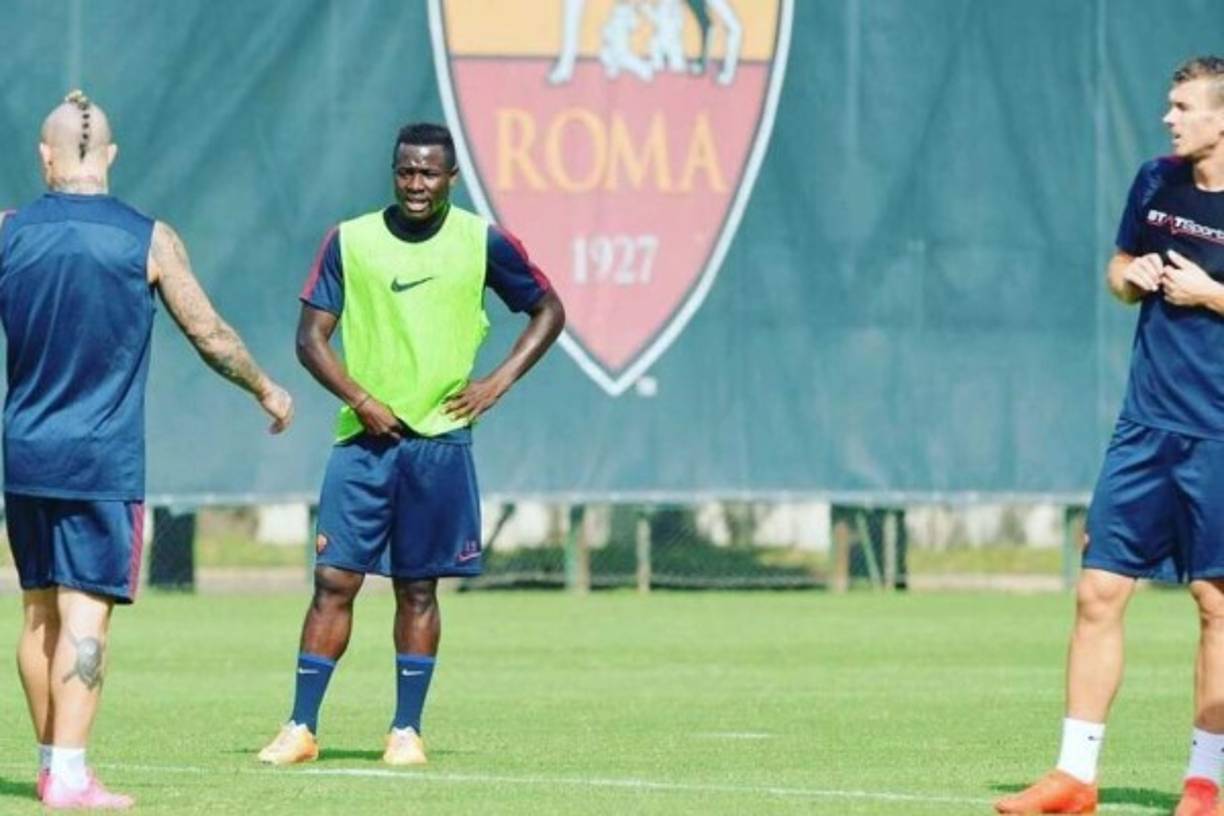 La falta de oportunidades en la cantera romana le hizo aceptar una cesión en el Vicenza en Serie B, pese a que en ocasiones entrenaba en el primer equipo entrenado en aquel entonces por Luciano Spalletti junto a Totti o Dzeko, entre otros.