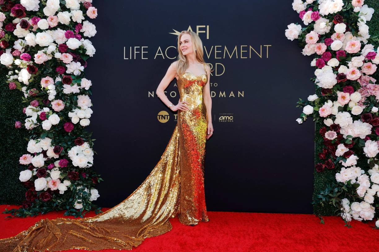 La actriz Nicole Kidman fue honrada con el Premio AFI Lifetime Achievement Award el pasado sábado, durante la ceremonia número 49, donde estuvo acompañada de toda su familia en el Dolby Theatre de Hollywood.